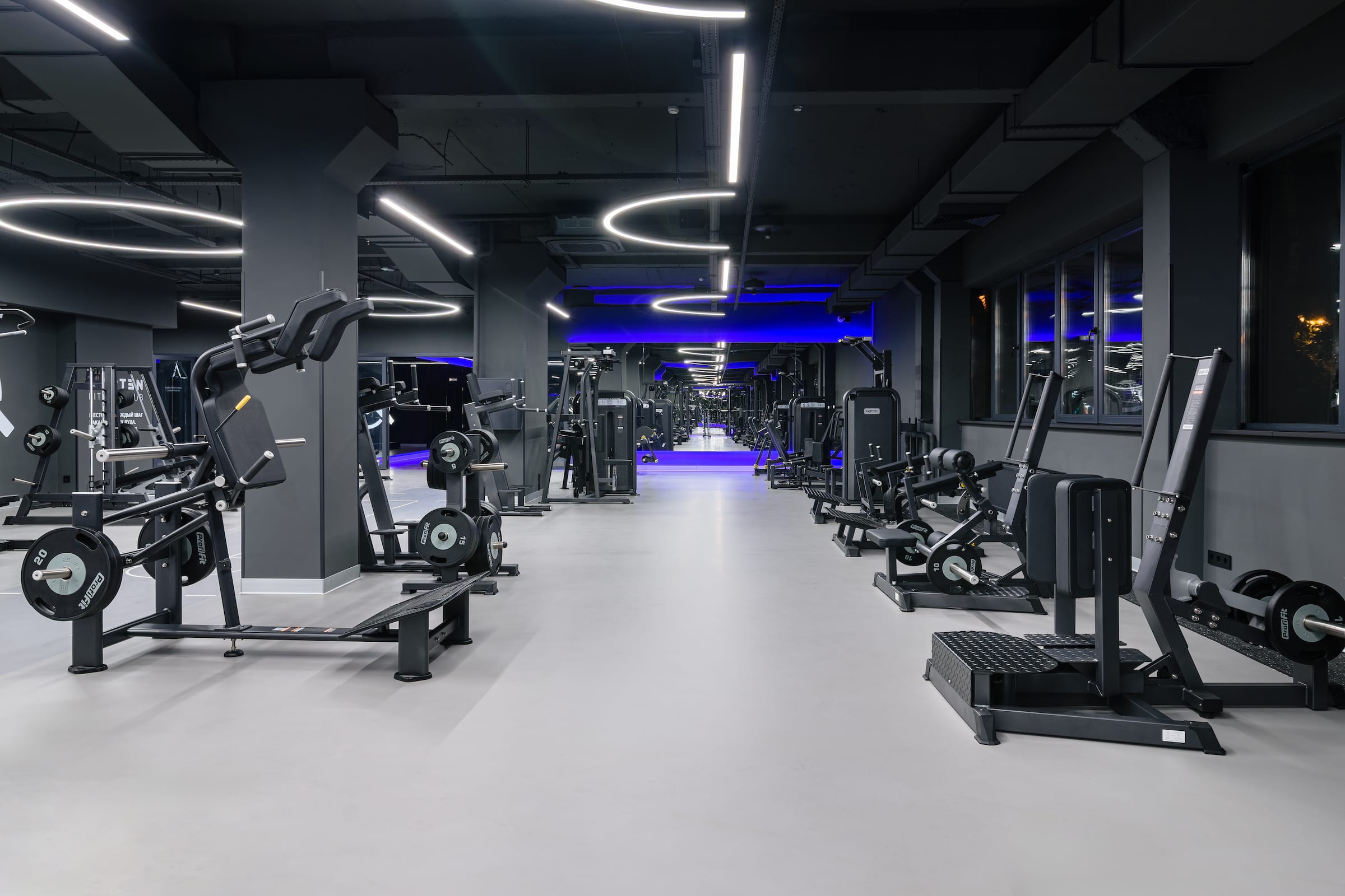 Зона ягодичных тренажеров